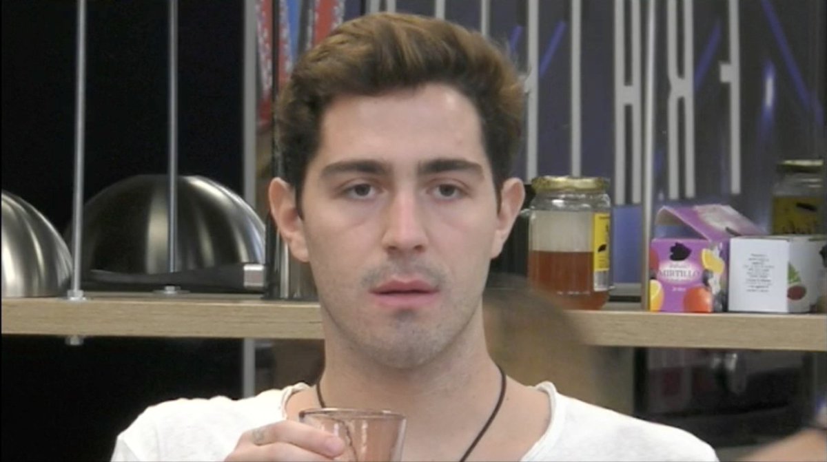 ArgentineBlood's tweet photo. Penso che sappiate chi salvare👇🏻👇🏻 #GFVIP 
Tommy you're a king https://t.co/knB56JVHUV