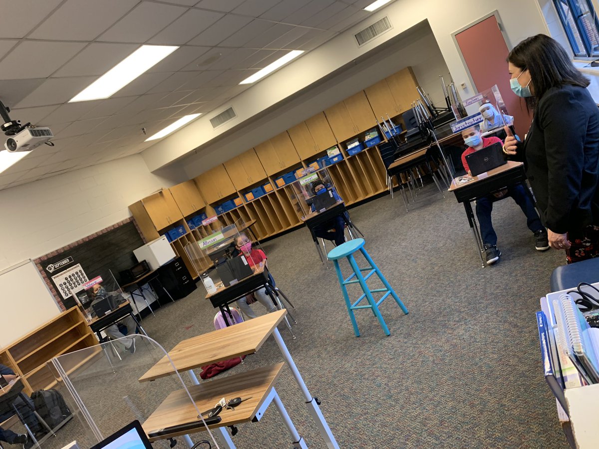 MsCardenasJRG's tweet photo. What an honor to have @IISDMagdaHdz visit our classroom this morning! Thank you for stopping by and showing us your support! ❤️🙏🏼 #IISDGameChanger #GoodNReady @JohnRGood https://t.co/ZggzVIrY2d