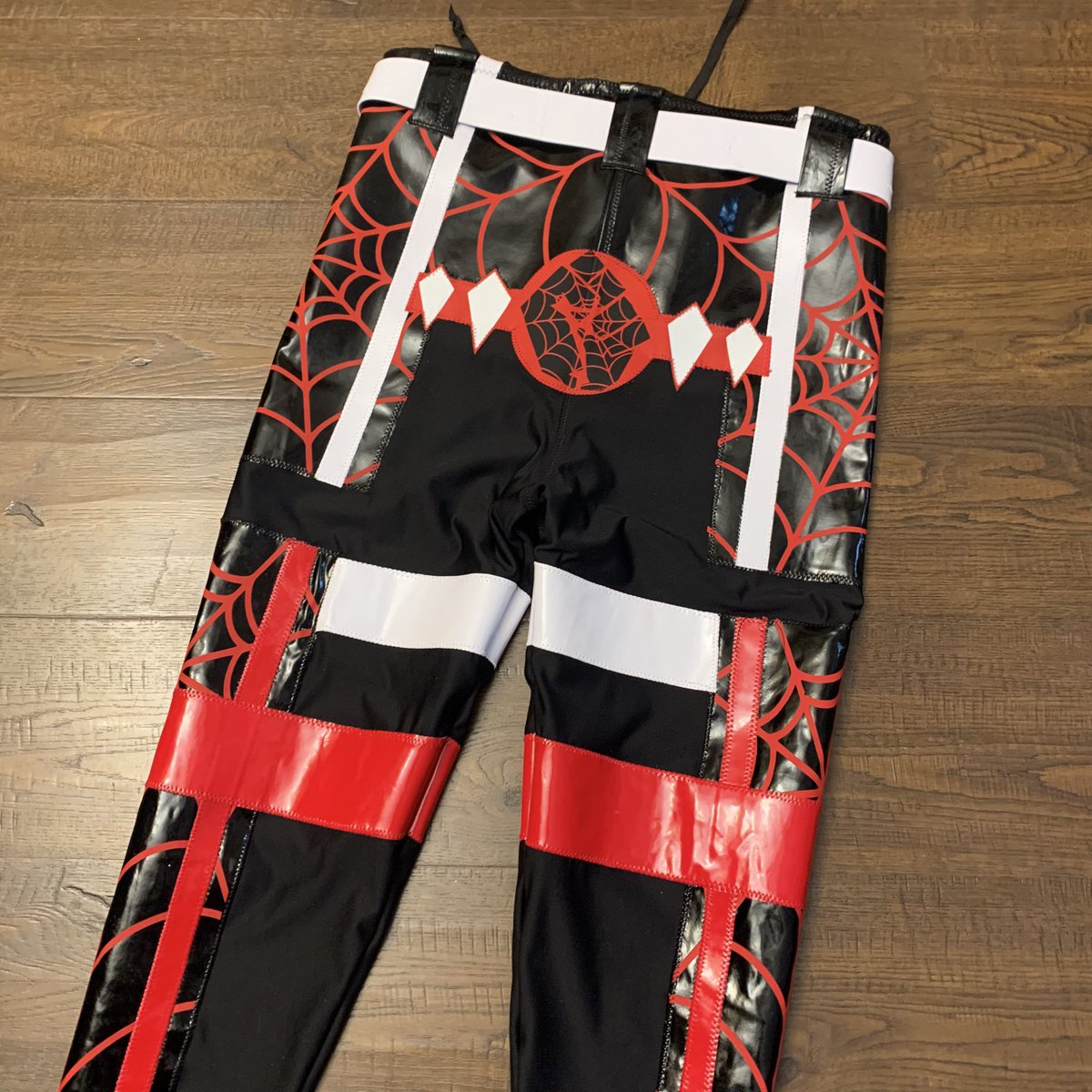 BreakKnyteCRT's tweet photo. Some #spiderman #milesmorales inspired #tights and #kickpads
Check out the BKC Instagram or Facebook for more photos of all my work 🤘🏽
#wrestlinggear #prowrestling https://t.co/6fsX4xOcuj