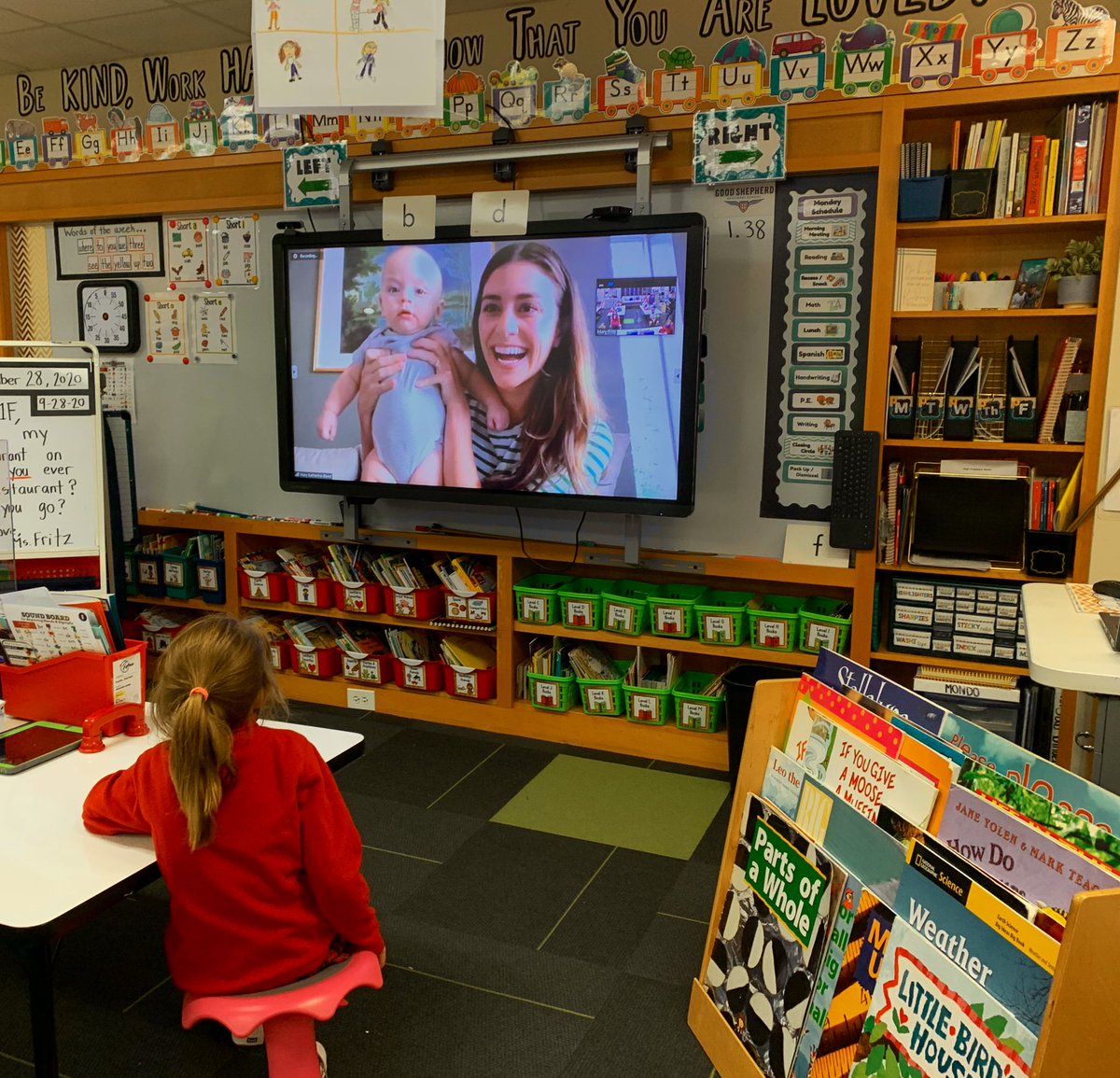 mmfshults's tweet photo. Special shout out to our Monday “zoom” guest reader. She even had her own surprise guest!!! Going on a Bear Hunt is always a fun book to listen and read!📚1️⃣🙌🏻 #1Fguestreader #1Fgses @gsesdallas @zoom_us https://t.co/WXh2zzbWrm