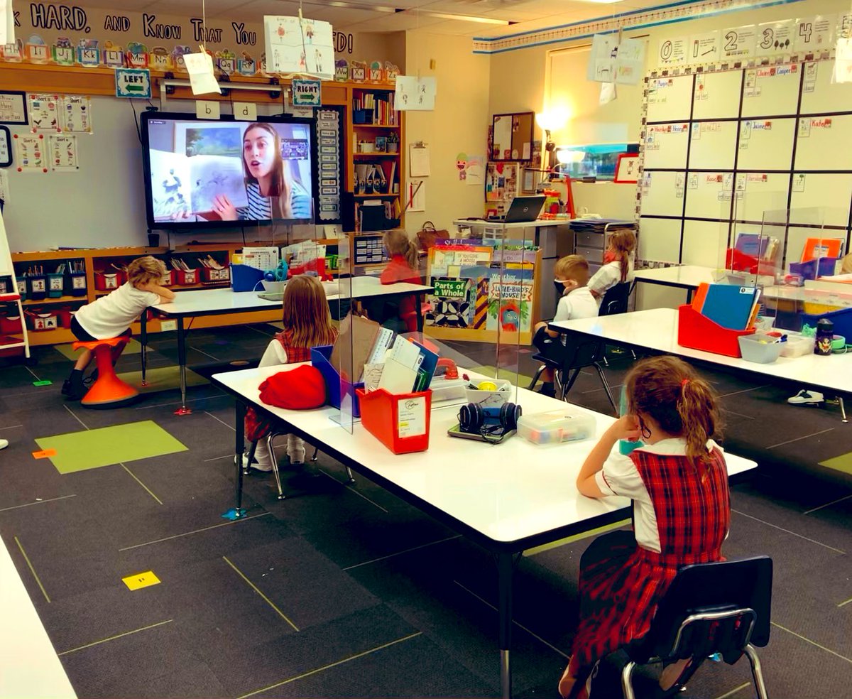 mmfshults's tweet photo. Special shout out to our Monday “zoom” guest reader. She even had her own surprise guest!!! Going on a Bear Hunt is always a fun book to listen and read!📚1️⃣🙌🏻 #1Fguestreader #1Fgses @gsesdallas @zoom_us https://t.co/WXh2zzbWrm