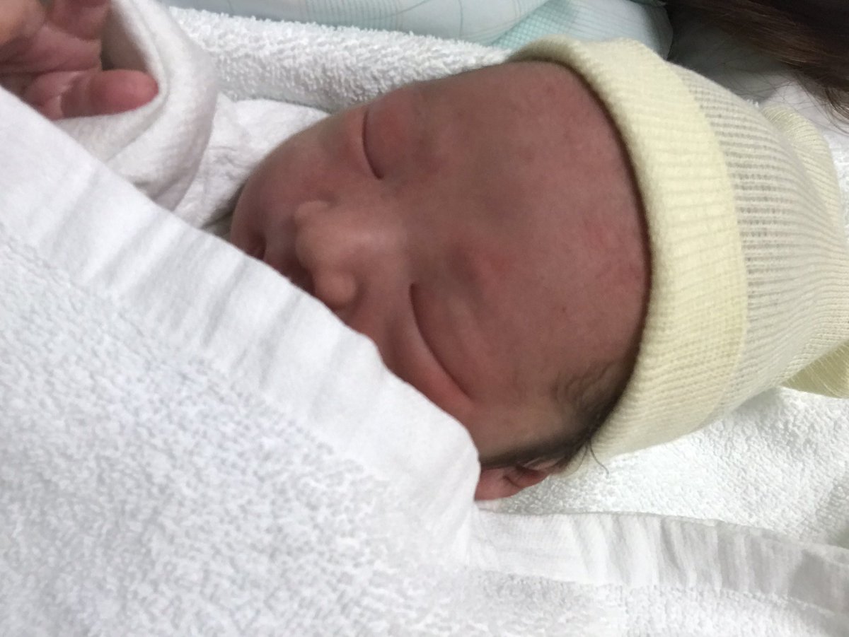 Hono8313's tweet photo. 2020/9/28
AM 4時18分
50.0cm
3250g
無事に第一子
元気な男の子出産しました👶🏼💓
ゆうくんとあたしの元へ
生まれてきてくれてありがとう🙏🏼 https://t.co/qdlvSGtWfu