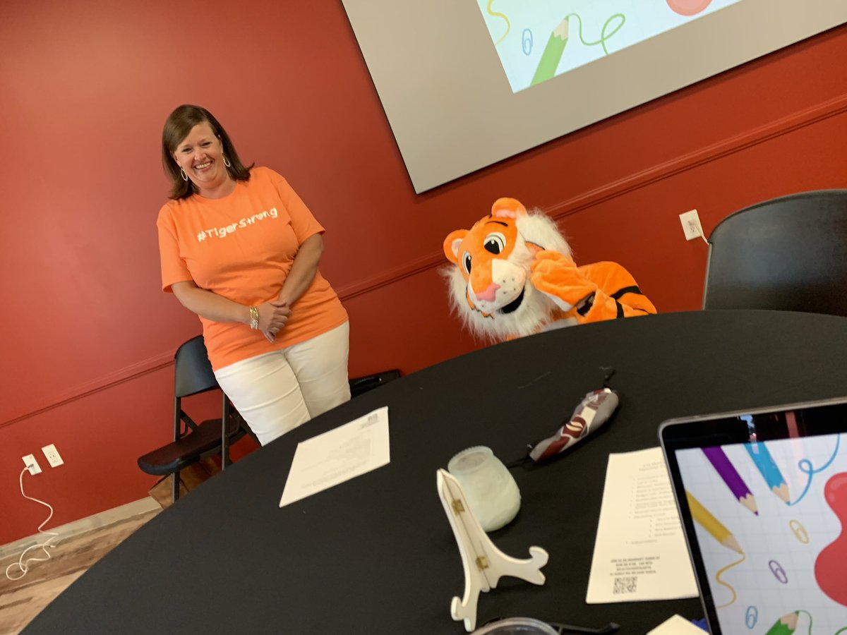 TaraOaks_ES's tweet photo. Even though Microsoft was down, we had great faculty &amp; PTA support @Thomasmeatands2 for our 1st PTA mtg of the year. Special thanks to @CSSupt2 &amp; our very own Stripes for being surprise guests. Meeting was filmed and more information coming soon as to how to view. Go Tigers! https://t.co/gRKO6FAKzs