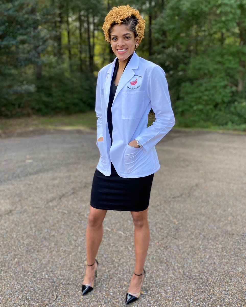 ereyannaj's tweet photo. First trimester of pharmacy school was a huge eye opener for me! It let me know just how grateful I am for my family &amp; friends.
I am definitely a product of prayer! 🙏🏽
Dr. Magee loading
#whitecoatceremony
#blackgirlmagic #blackdoctors #blacklivesmatter  #blackexcellence https://t.co/NFF4TsYYKi