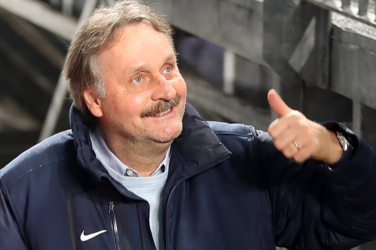 Peter Neururer for FC Schalke 04! #S04 #RoyalBluePride #Bundesliga #SoccerIsLife https://t.co/GVWV3Jau4f