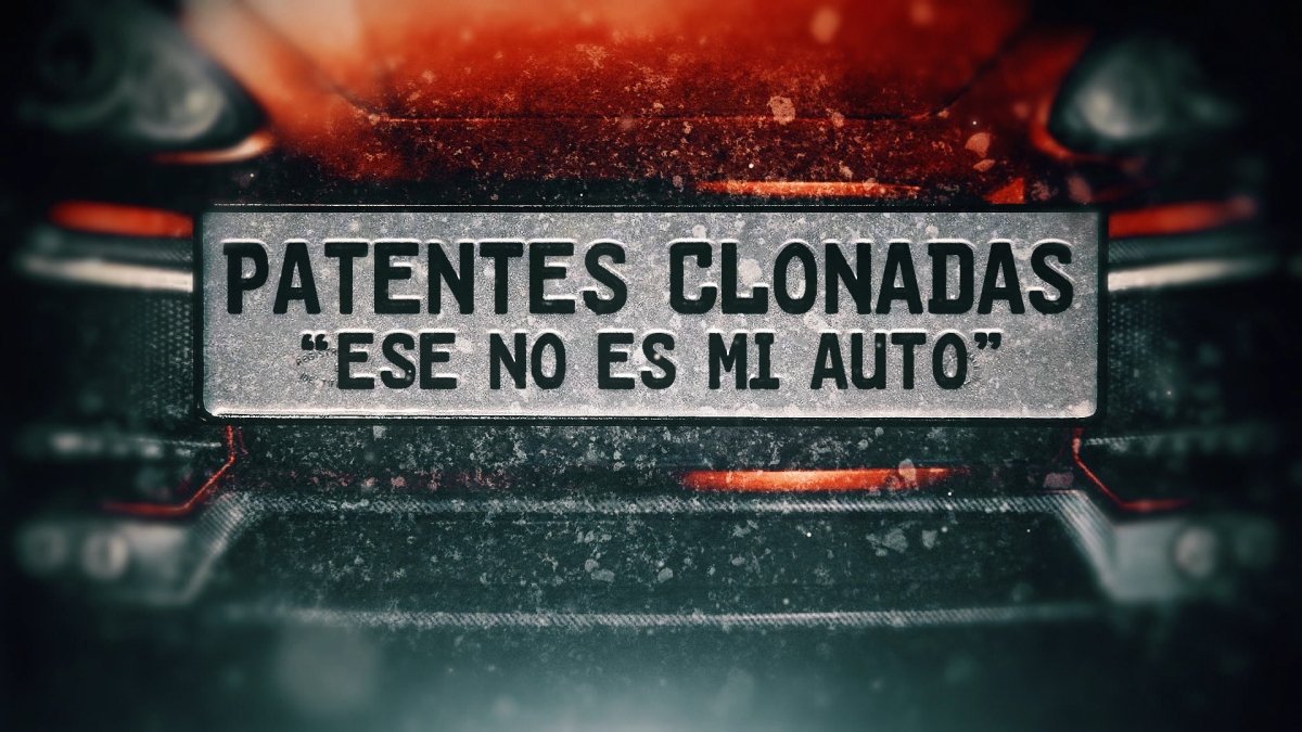T13's tweet photo. Se acaba de realizar la mayor incautación de patentes falsas en Chile. Las placas falsas son importadas desde China con el objetivo de instalarlas en autos robados y venderlos casi al precio comercial #ReportajesT13

EN VIVO 📺 #T13Central » https://t.co/1KdgRQWkM5 https://t.co/4NJtDi8zjB
