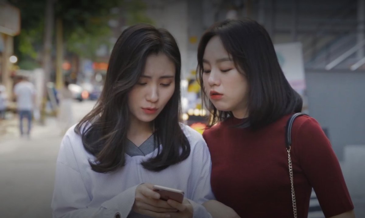 (제보) 영화 <차장님은 연애 중> ★★★★(★?) 16분짜리로 짧은 퀴어 영화. 가볍게 보기 좋음. 차장님 여자친구한테 전화할 때 목소리 바뀌는 거...