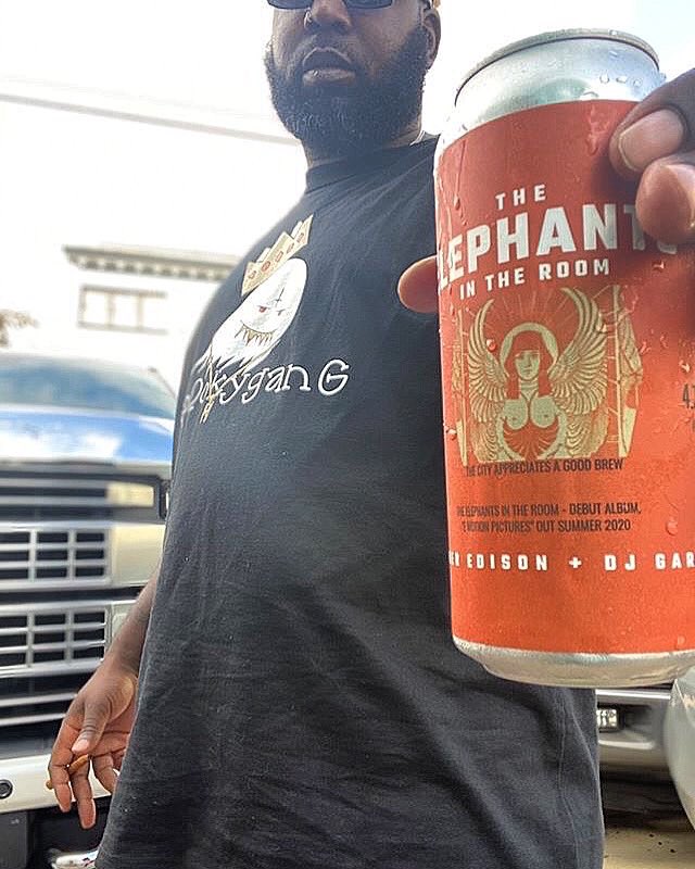 theeelephants's tweet photo. BIG thankyou to @ShamronMack for the continued support. go checkout his page & his newest video “bounce” on #YouTube #AmplifiedAles #RunRic #EMotionPictures #Beeramar #SDMicrobreweries #ImbibeTheVibe #TheFreshState #Cinemafile #MeridienArts #PlatformCollection #HomeVideoSingle https://t.co/VJzQro3c6g
