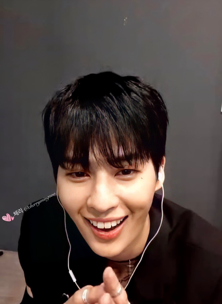 I really enjoyed talking with Minsoo. And I’m so happy that he’s also smiling brightly. I got to say I love him the most and he was happy to know it. 
