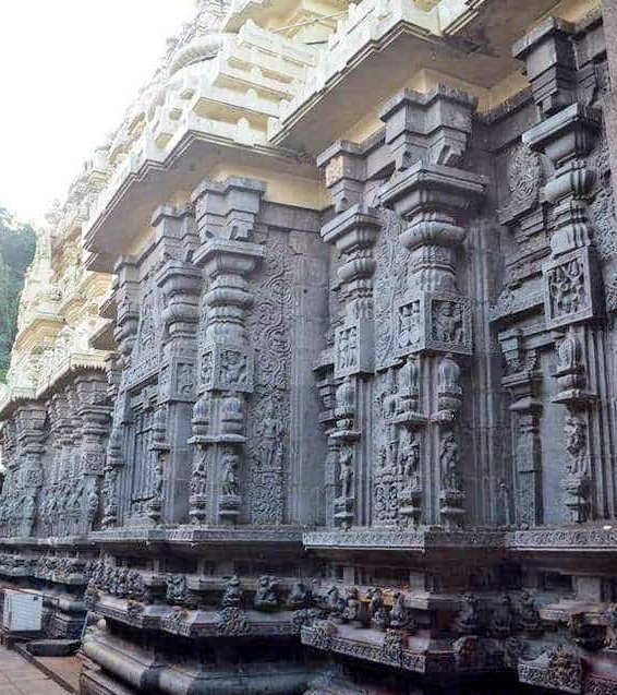 Because after Madhukamarnava deva there we found more matrimonial relationship of Eastern gangas with south kanchi and Karnata  #Vaidumbas were one of them .Dated back to Bharatamuni& #39;s Natyashastra and kharavela& #39;s khandagiri stone tales, kalinga was famous for song & dance11/n