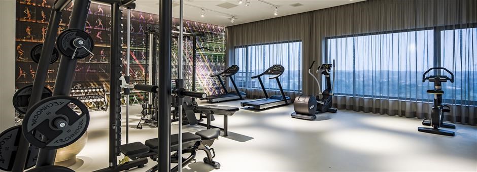 SPORTEN MET UITZICHT ☀️

Is het geen plaatje? Geen schilderij, maar een prachtig uitzicht wanneer u bij ons aan het sporten bent of een duik in ons zwembad neemt!