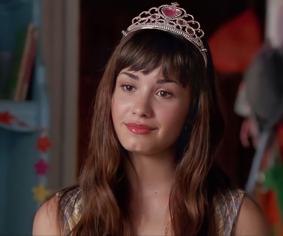 erikunbroken's tweet photo. tweet pra apreciar a carinha de bebê da demi lovato fetus em programa de proteção para princesas https://t.co/TOLBsc92NE