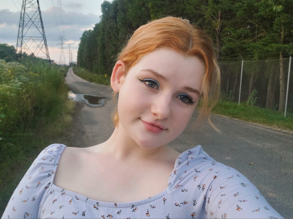 heIenawells's tweet photo. Me 🥰 and ty to bee, row n katie for helping me choose 💗😘 https://t.co/qxLLvZV7Yv