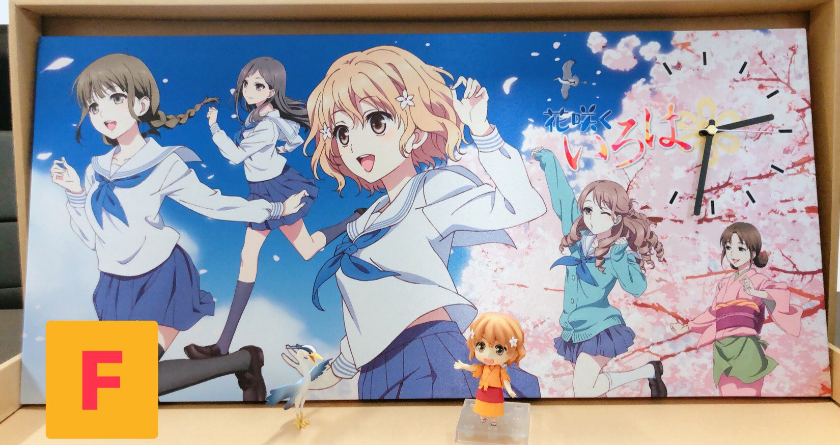 インフィニット 公式アカウント アニメの企画 プロデュース 花咲くいろは 10周年記念商品 のと鉄道ラッピング時計のご紹介です こちらは A C です ねんどろ緒花とならべてこの大きさ どれにするか迷っちゃいますがこちらは今回