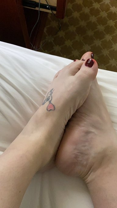 Really just want someone to buy me cute shoes and tell me I&rsquo;m pretty. 🤷🏻&zwj;♀️ https://t.co/wdW04wKvA7<a href="/tag/camgirl"class="tags"><span>#camgirl</span></a><a href="/tag/nsfw"class="tags"><span>#nsfw</span></a><a href="/tag/nsfwtw"class="tags"><span>#nsfwtw</span></a>