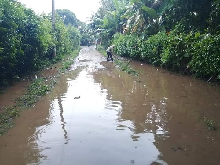 nuevagenerac's tweet photo. @nayibbukele la comunidad de la empalizada  Santa Ana buscan ayuda ya que la alcaldesa @Milena_Escalon se ase la de oídos sordos tantos años abandonada indignante por favor necesitan ayuda lo más pronto posible ya parece el lago de coatepeque @RomeoHerrera1 @misol140 @marioduran https://t.co/4THw3nZOOD