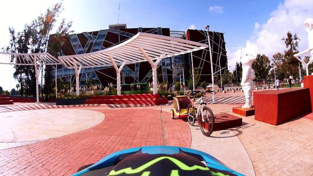Soda_Rider's tweet photo. 🌎🚴‍♂️27 de septiembre 2020,30 días en bici spot veintisiete ,explanada frente a la biblioteca pública Juan José Arreola Zapopan.🚵‍♂️🌎#Gdl #Mexico #Photooftheday #Mtb  #Ciclismo #FoxRacing #FitnessMotivation #30DEB #30DíasEnBici #Biciclasica #Sonyactioncam #Samsumg #Music #City https://t.co/oTpGnF6scr