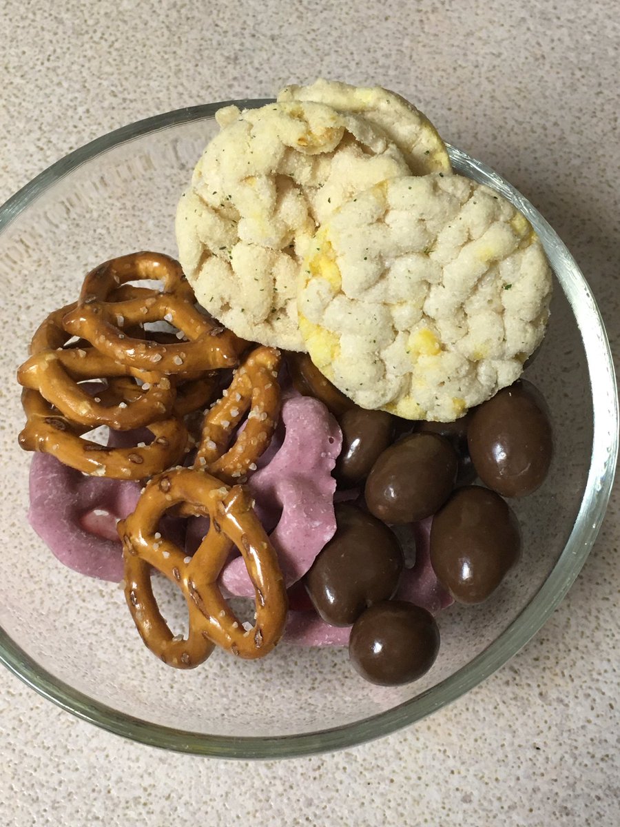 Sept 28-pretzels, raspberry yogurt pretzels, chocolate peanuts, sea salt lime rice chips-healthy choices meatball marinara meal, grape tomatos, cinnamon fibre-1 bar, lemon-lime zevia-popcornTotal: 1505 fuck me lol