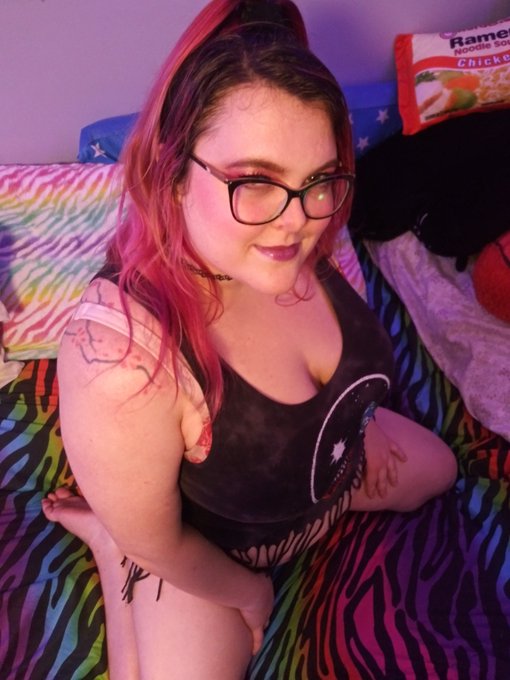 🎃50% off for the next ten subscribers! 🎃https://t.co/JwsX7I0WEJ  -Sweet, squishy, curvy, mommy, wife<a href="/tag/curves"class="tags"><span>#curves</span></a><a href="/tag/art"class="tags"><span>#art</span></a><a href="/tag/wifey"class="tags"><span>#wifey</span></a><a href="/tag/curvyass"class="tags"><span>#curvyass</span></a><a href="/tag/onlyfans"class="tags"><span>#onlyfans</span></a>