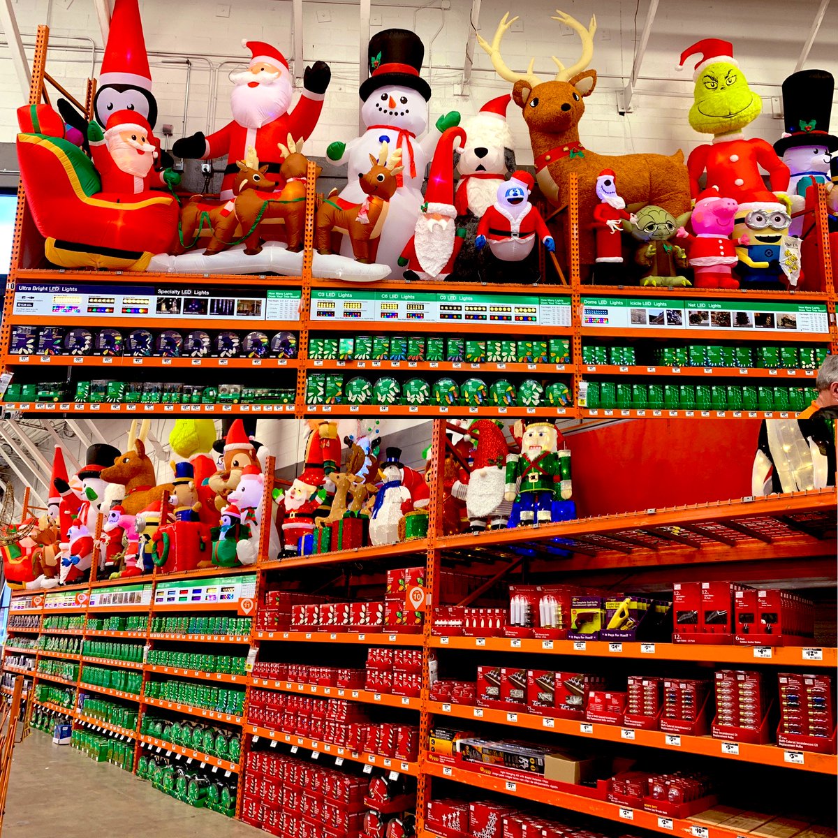 Day 1 holiday sets in the books! Awesome job April and team 650 keeping it clean and safe! <a href="/HeinrichCanthal/">Heinrich Canthal</a> <a href="/CozyJerry/">Jerry Cozy</a>