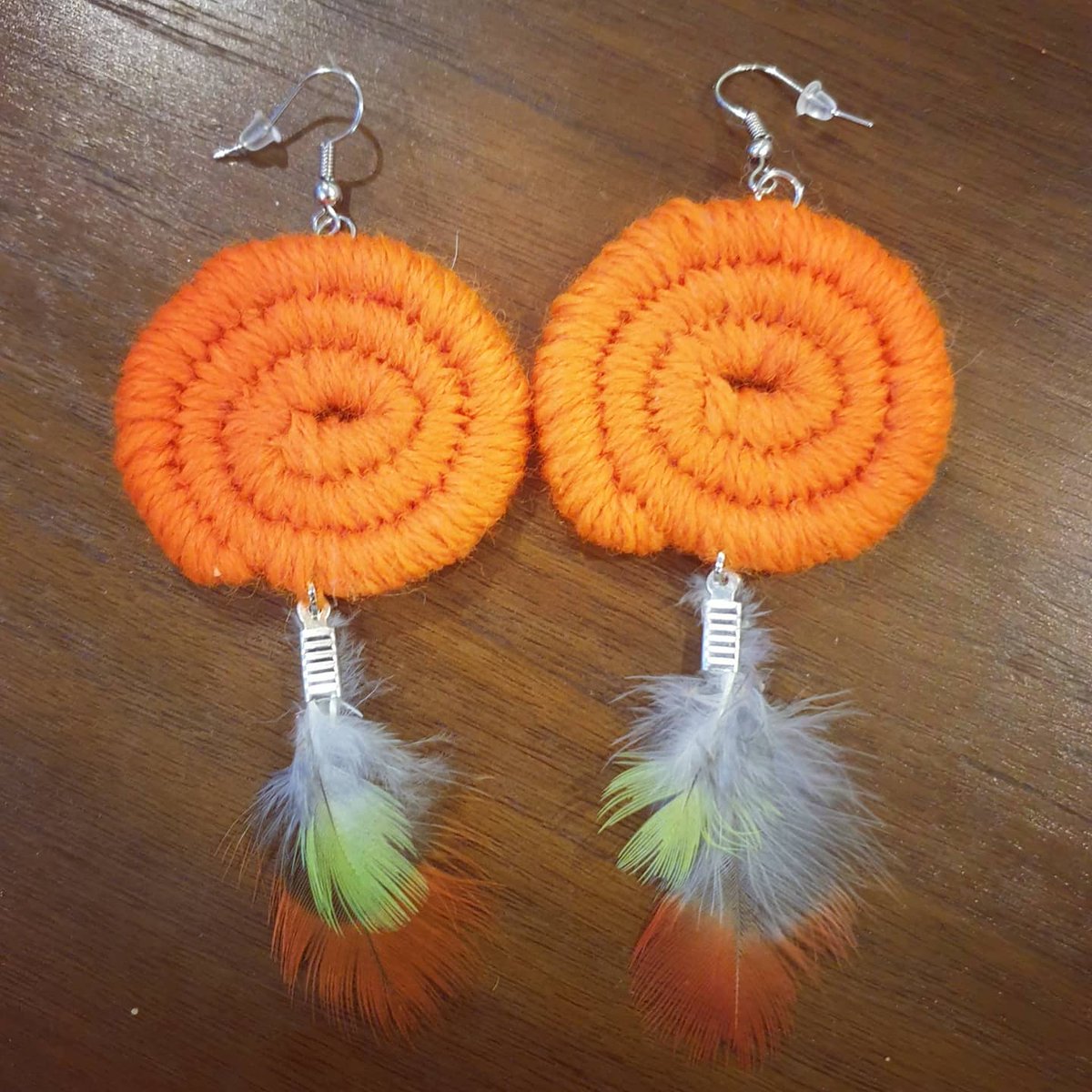 waybarra's tweet photo. Smaller Orange Feathers from a Rainbow Lorikeet 🧡 #Indigenous #Aboriginal #culture #weaving #art #jewellery #earrings #necklace #coiled #aboriginaljewellery #aboriginalweaving #blackbusiness https://t.co/dLpQUd4llB