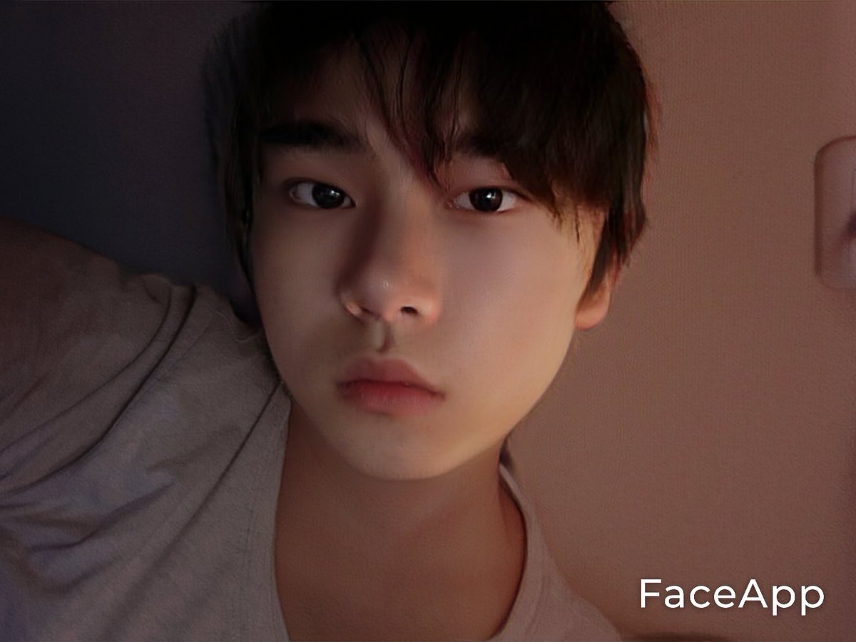 fanyue950's tweet photo. #faceapp 
New song with a girl who has beautiful voice is coming💖🔥

Do you interested in it<3? https://t.co/s6F1NEy4WX