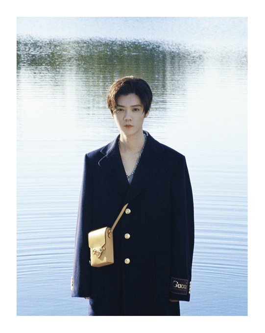 Luhan_Argentina's tweet photo. [ WEIBO ] 200928 Actualización de GUCCI JAPAN's con #Luhan:
El nuevo embajador de #Gucci #LUHAN aparece en el último número de #LOfficielChina con una chaqueta de un solo pecho #GucciPreFall20 y una bolsa de cuerpo cruzado #GucciHorsebit1955. https://t.co/06yMTxnXey