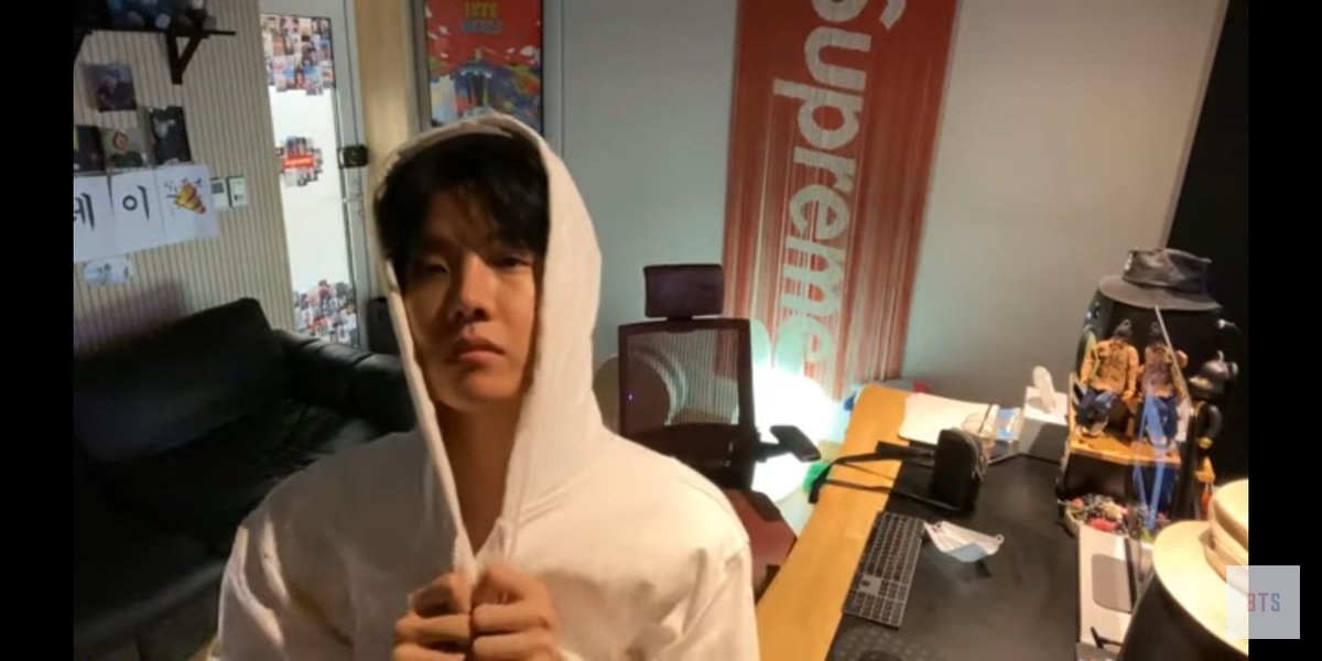 yenggay18's tweet photo. My Hobi .
#1stanniversarychickennoodlesoup💜🎉 
#DYNAMITEBILLBOARDALLKILL 
#DynamiteNumber1Hit 
#DynamiteBTS 
@BTS_twt  💜💜💜💜💜💐💐💐💐💐💐🎉🎉🎉 https://t.co/uhTTxYL8lK