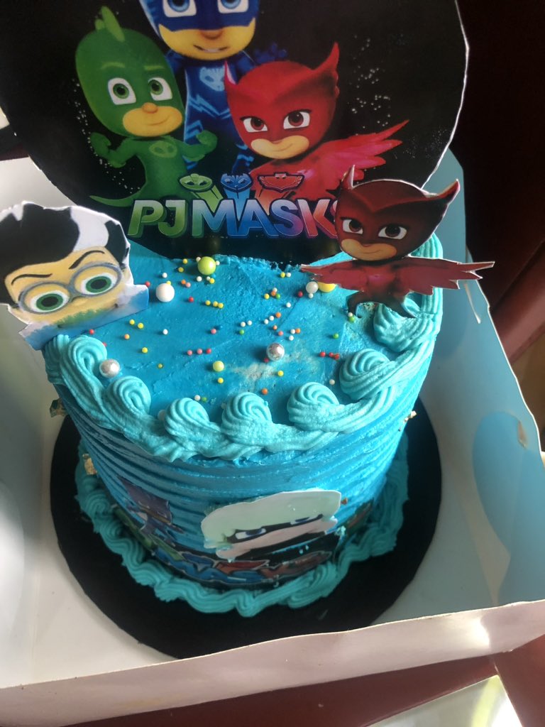 ruth_umeh's tweet photo. I’m your best plug for all pastries 💯💯
#awkapastries
#awkabakers
#anambrastatebakers
#weworkwithyourbudget https://t.co/uYXGbz4YhB