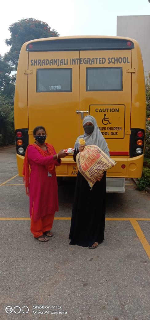 APD_India's tweet photo. @techmahindrafoundation support continues with the distribution of 80 ration kits (total 350) to the parents of children in the #InclusiveEducation program. Distributed by the Principal and staff at SIS.
#CSRsupport #disabilitysupport #CovidRelief https://t.co/6B8kt6rXpd