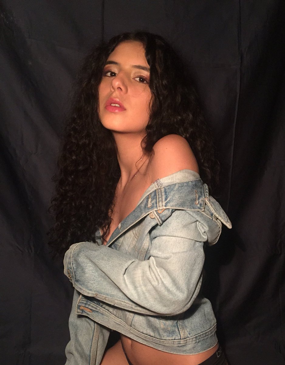 OnlyfansShout12's tweet photo. https://t.co/4iwk1GyUMl
Beautiful, young, and FREE to follow on onlyfans!? So there's really no reason not to subscribe. 

#sexy #sexygirls #girl #girls #girlsofinstagtam #model #models #modeling #beautifulgirls #cute #cutegirls #lingerie #brunette https://t.co/yibnuvv43o