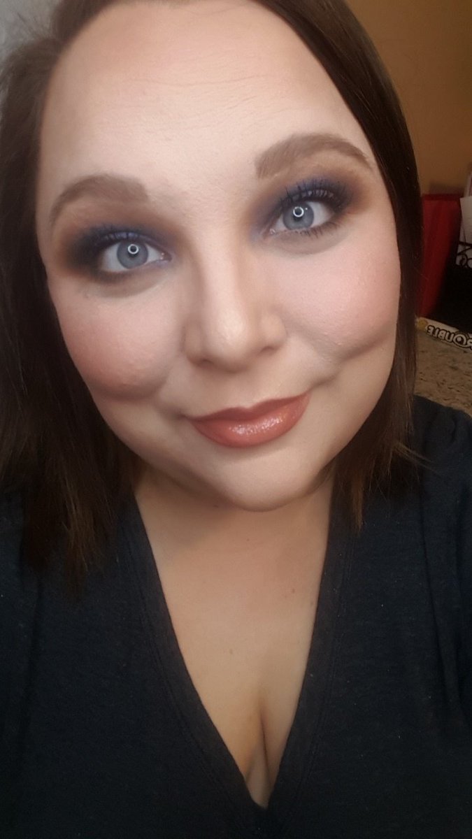 Michell12896406's tweet photo. Brown &amp; Navy Fall

#Brown #NavyBlue #SmokeyEyeshadow #Neutrallip #Bronzecheeks #Warmmakeup #Beautyinfluencer #makeuplook #ilovemakeup #glow #lipgloss #Feelingbeautiful #eyeshadow https://t.co/7nwjOe1Gfj
