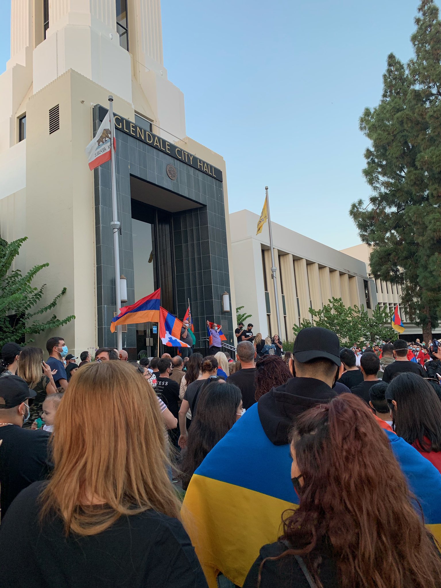 CIVILNET on X: Hundreds of Armenians gathered in front of Glendale City  Hall on September 28 to show support for soldiers in the #Karabakh War. PC: Narine  Yapundjian t.conb3HiYXwOJ  X