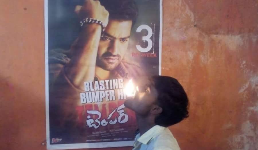 NTR2NTRFans's tweet photo. Fanism at Peaks🔥@tarak9999 
God of Mass for a reason💪
#KomaramBheemNTR || #NTR https://t.co/y6ruxSIXOb