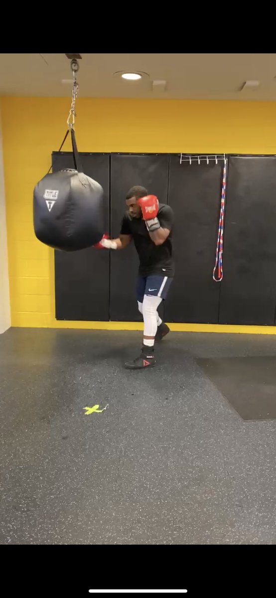 __SwaggyE's tweet photo. Body snatcher bag, but I’m tryna snatch yo face off🤫 #Soulja #2Clips #Boxing #comebackseason https://t.co/NURpVrehN9