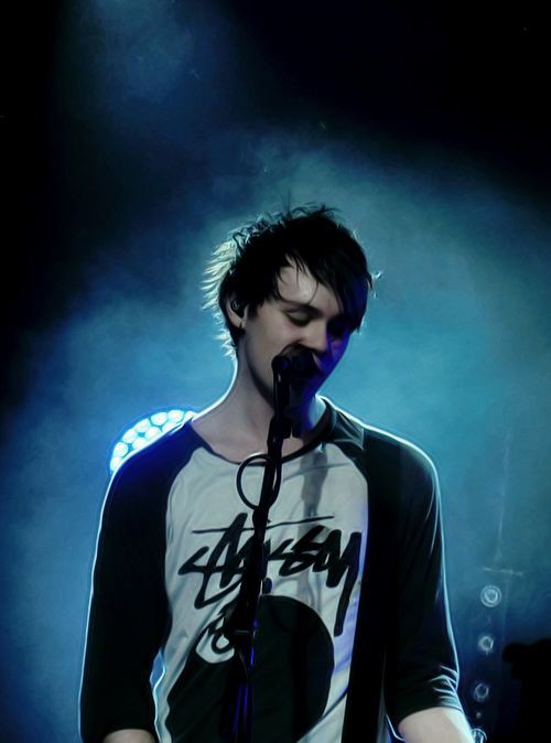 —michael clifford on stage, a powerful thread ✶