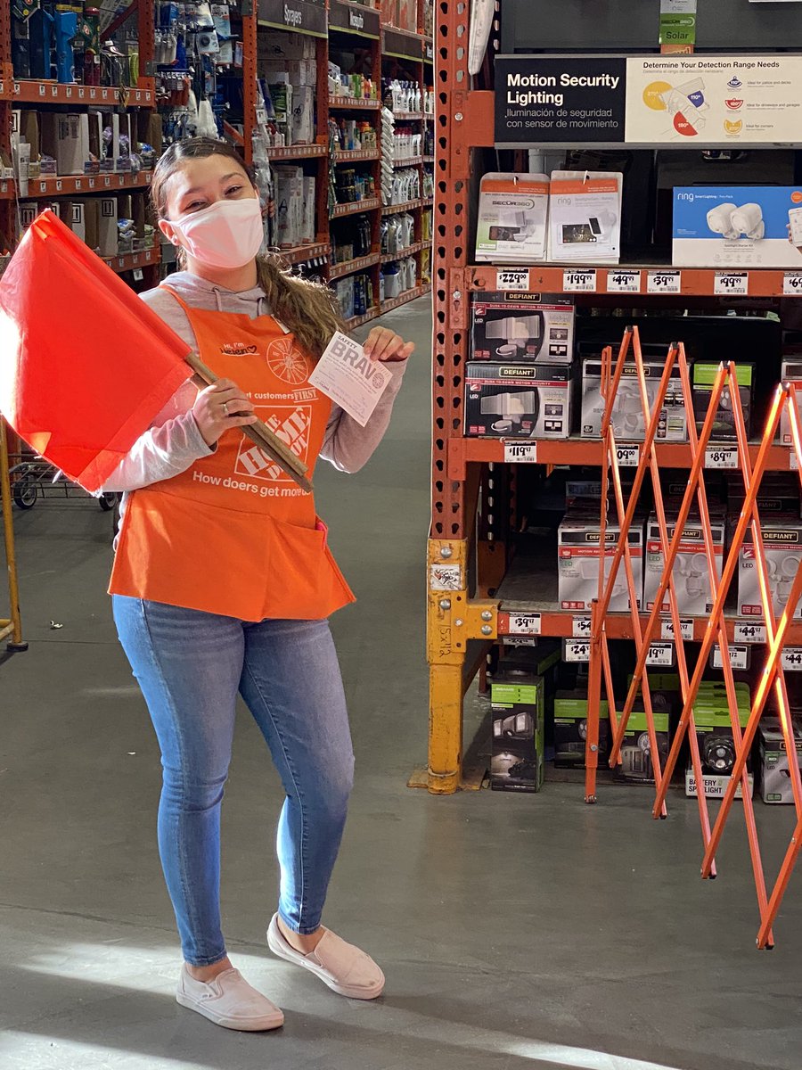 Awesome job to Helen for making sure the areas are safe for customers to shop and associates to still continue to operate.  <a href="/JamesKimTHD/">James Kim</a> @zach_tithof <a href="/ldoneal42/">Larry D ONeal</a>