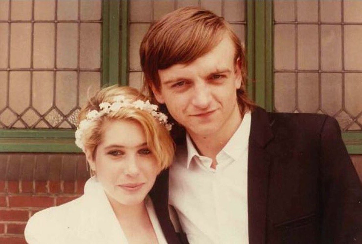 as the story goes, brix ended up literally bumping into mark e. smith after that chicago gig. the two immediately hit it off; a few months later, they were married, and brix started playing guitar in the fall