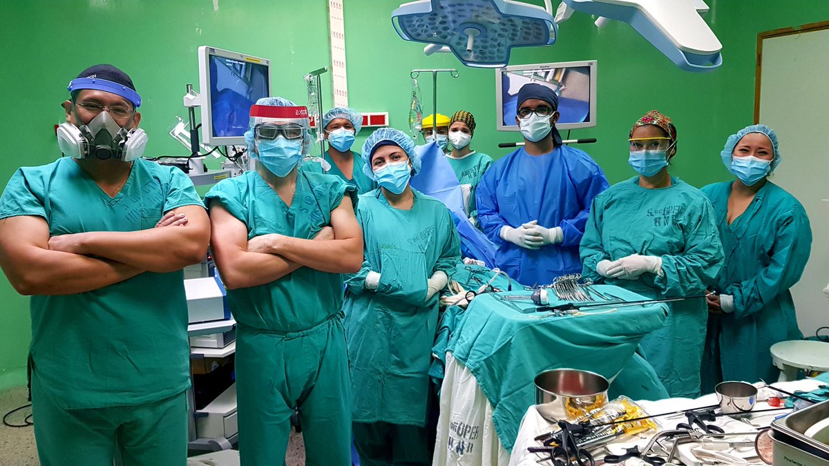 drenriquearias's tweet photo. La nota buena del día
Hemos realizado la primera cirugía de extirpación de #Cáncer de #Esófago por #laparoscopia #toracoscopia en hospital público del país. #TrabajoEnEquipo
El pte de #82años estable después de 5 horas de cirugía https://t.co/LWRQlHVFaQ