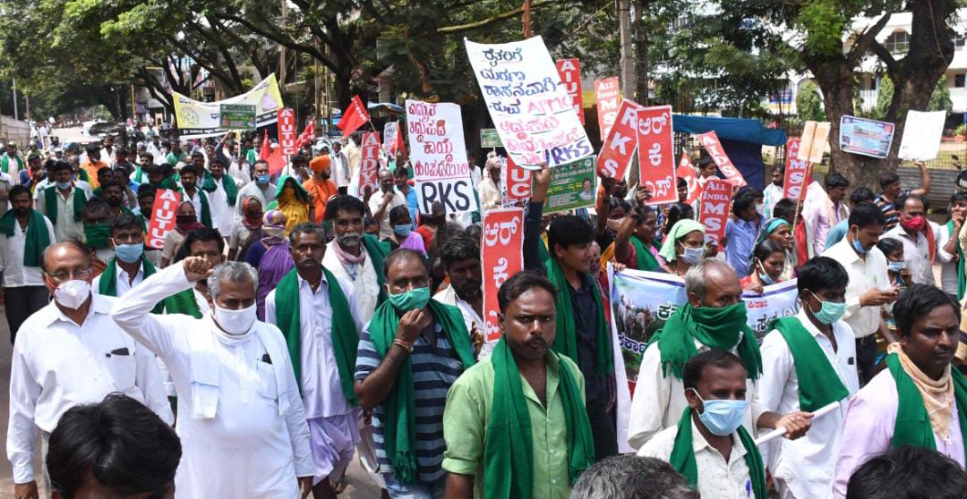 KiranINC29's tweet photo. FARMERS DEMANDS:

▪ Withdraw APMC Act Amendment.
▪ Withdraw Agriculture Bill.
▪ Withdraw Land Reforms Act Amendment.
▪ The Swaminathan Commission Report Should Be Enforce.
▪ Farmers Should Not Be Given Into The Hands Of Corporate Companies.

#KisaanKiBaat

@PHNeralakeriINC https://t.co/EggWJ4DHj1
