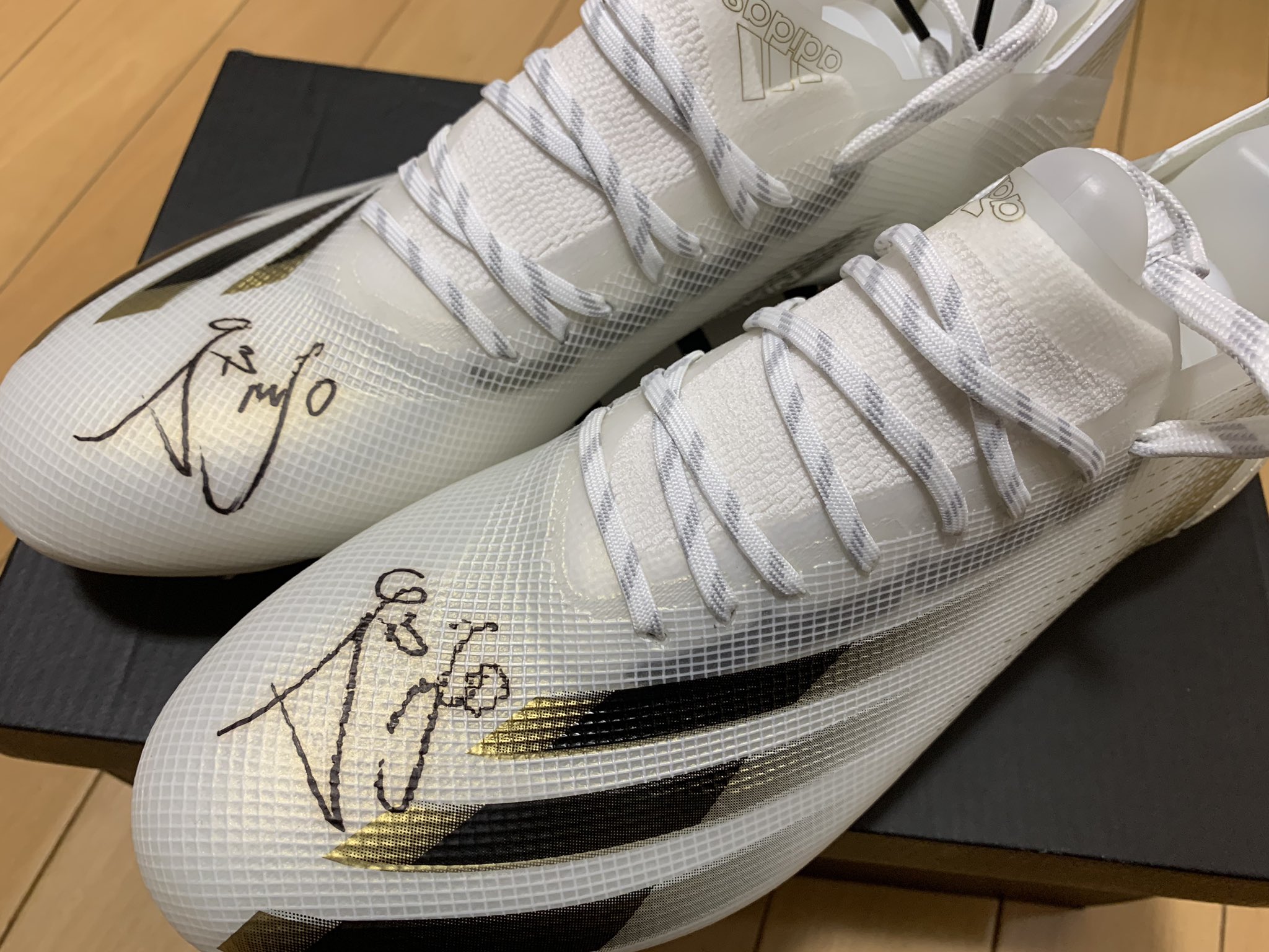 藤次郎 Toujirou 武藤嘉紀 のサイン入りスパイクが当選 届きました ありがとうございます T Co 8mo7fgggss めちゃコミ T Co O4husjrvji