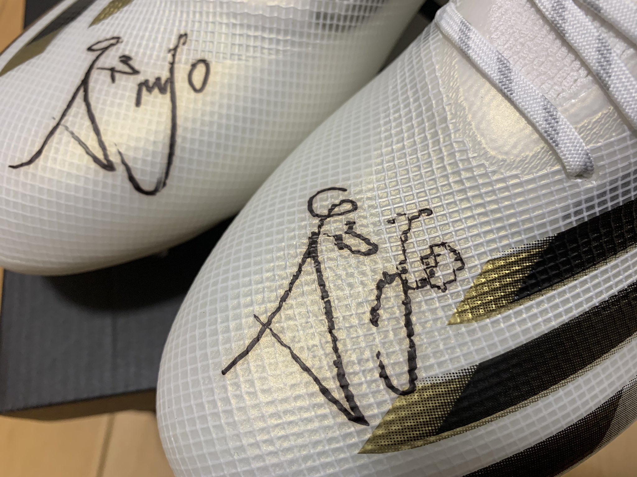 藤次郎 Toujirou 武藤嘉紀 のサイン入りスパイクが当選 届きました ありがとうございます T Co 8mo7fgggss めちゃコミ T Co O4husjrvji