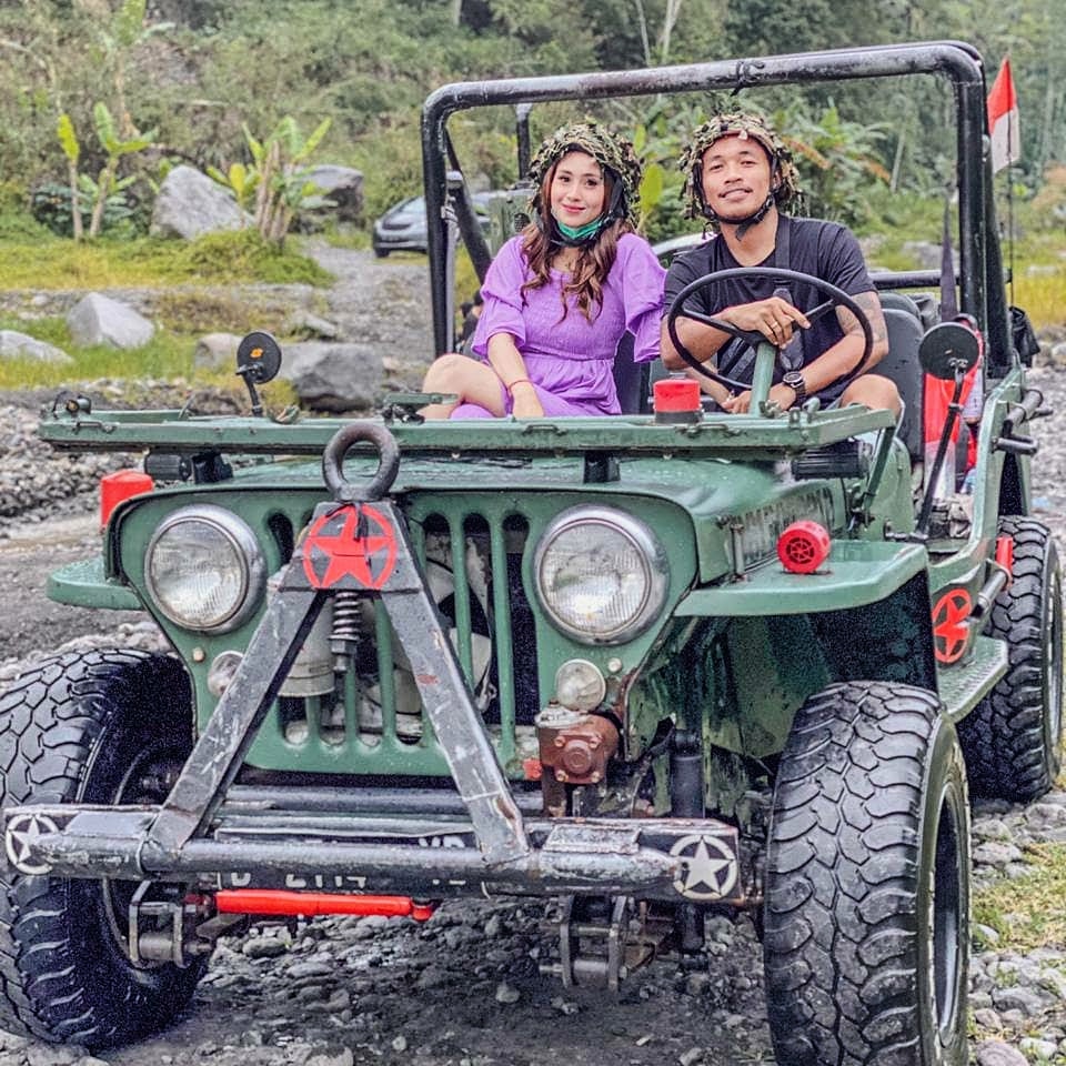 Ada yang kenal kah??
Siapa ya lurd, yang lagi naik Jeep lava tour Merapi ini
  |<a href="/86MJTC/">86 MJTC</a>