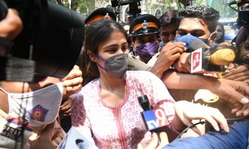 Bombay High Court to hear today the bail applications of actor Rhea Chakraborty and her brother Showik Chakraborty in the NDPS case registered by the Narcotics Control Bureau alleging that they procured drugs for the late actor Sushant Singh Rajput. Rhea was remanded on Sep 14.