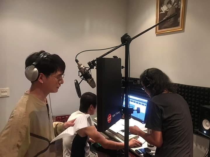 Ya walaupun ini film dari Krist belum masuk GMMTV, tp P'Tha update di ig nya tiba tiba gitu pas tahun 2019, Krist recording buat film ini 