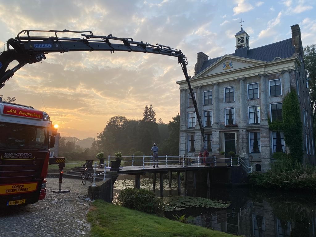 Wat een prachtig werk hebben we toch! Op dit moment restaureert Meesters In de trappen van Kasteel Ter Horst in Loenen. Wat een plaatjes 📸

#prachtigwerk