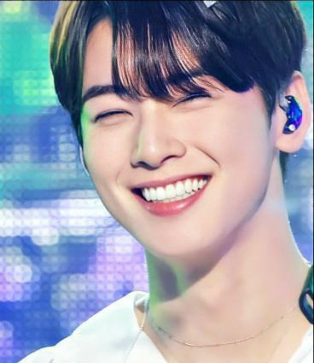 Okay now I'll show when  #차은우 smiles like this! >.<  https://twitter.com/butterjinwoo/status/1310839028535586816