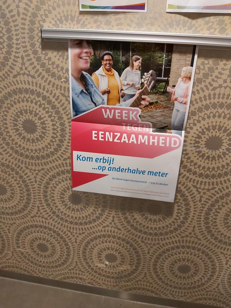 BiniHattem's tweet image. Wat?!? Hangt in verzorgingshuis... #Weektegeneenzaamheid... geeft een combi van hilariteit en #walging