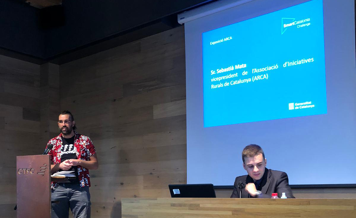 arcaruralcat's tweet photo. 💬 @facallos ens parla de com les #TIC i la #innovació poden millorar la qualitat de vida al món rural i fomentar-ne el #repoblament.
📺 Si vols saber qui guanya el #ChallengeARCA, segueix l'entrega de premis en directe a: https://t.co/aDVJ179gnu
#FinalChallenge2020 https://t.co/wQPjgXjzuR