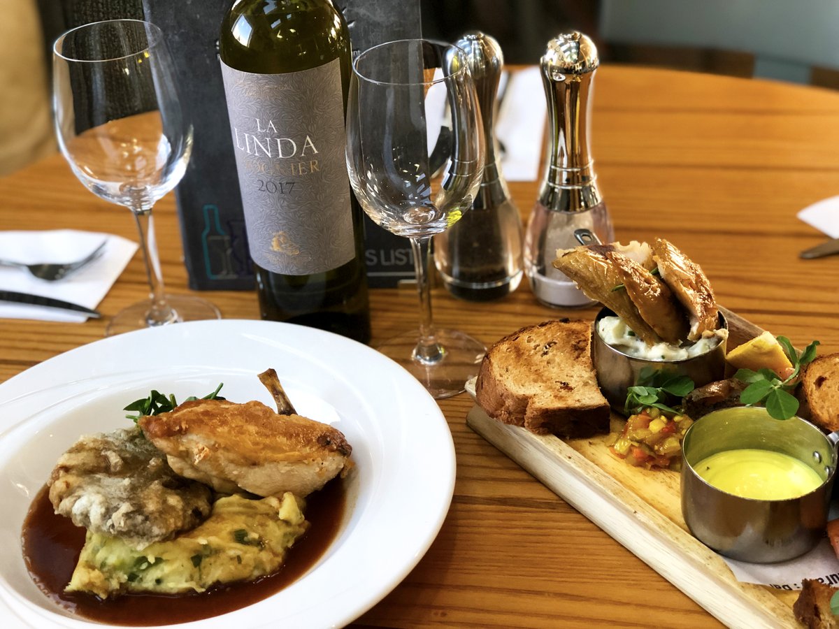 From freshly caught mussels to locally sourced, Robertson haggis and black pudding, we are proud to share our menu with you every day here at the Waterside Hotel. Book your table today by visiting our website: bit.ly/bookonlinewate…